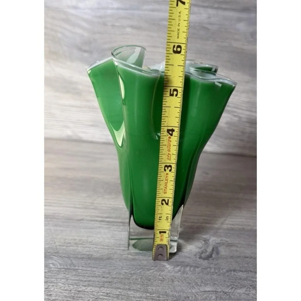 Kreiss Art Glass Emerald Green Cased Ruffled Top Handkerchief Vase 5.5
